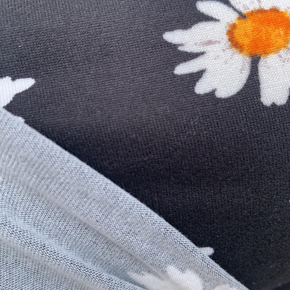 ❌DONATED❌Black Daisy Flower Print Thin Strap Cami Top - Picture 11 of 14